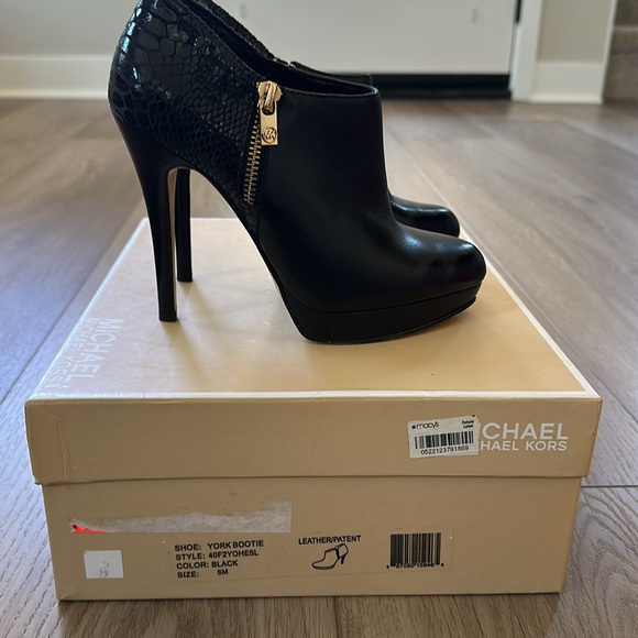 Michael Kors Boots - Picture 6 of 6